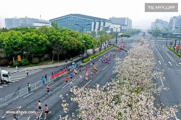 2025杭州梦想小镇半程马拉松激情启程跑者齐聚挑战极限 2025杭州梦想小镇半程马拉松激情启程跑者齐聚挑战极限
